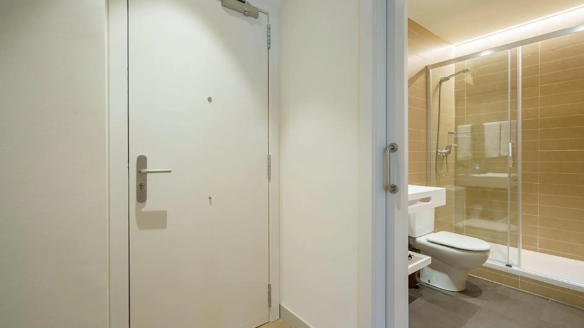 Fisa Rentals Ramblas Apartments Barcelona
