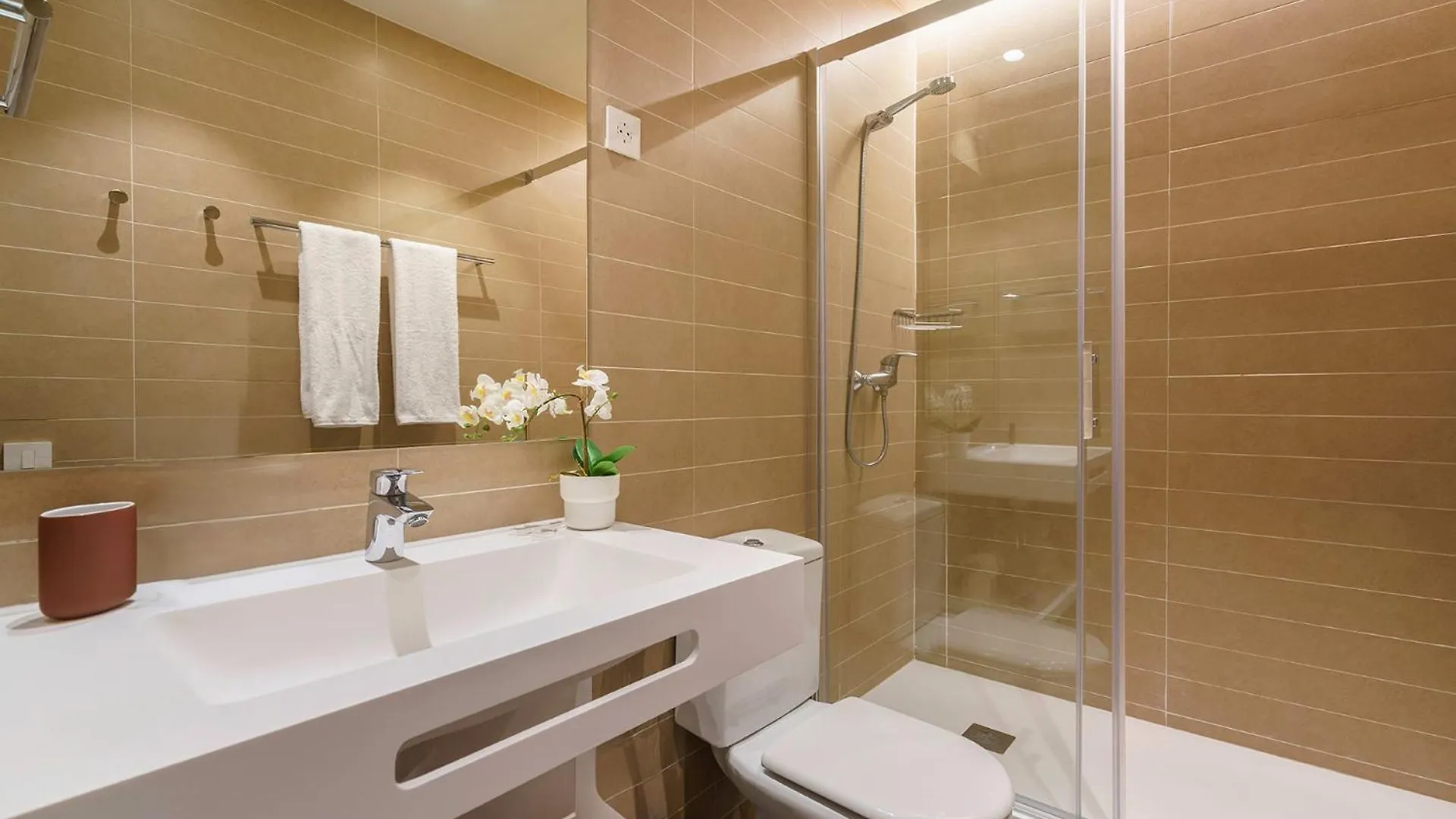 Fisa Rentals Ramblas Apartments Barcelona 0*,  Spanyolország