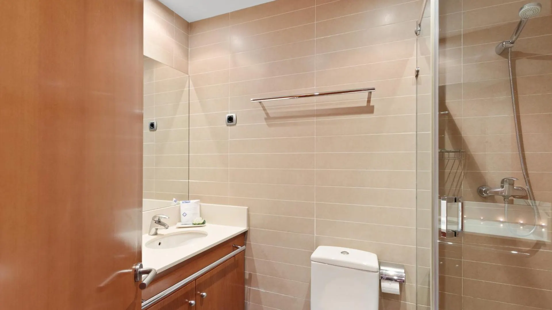 Fisa Rentals Ramblas Apartments Barcelona