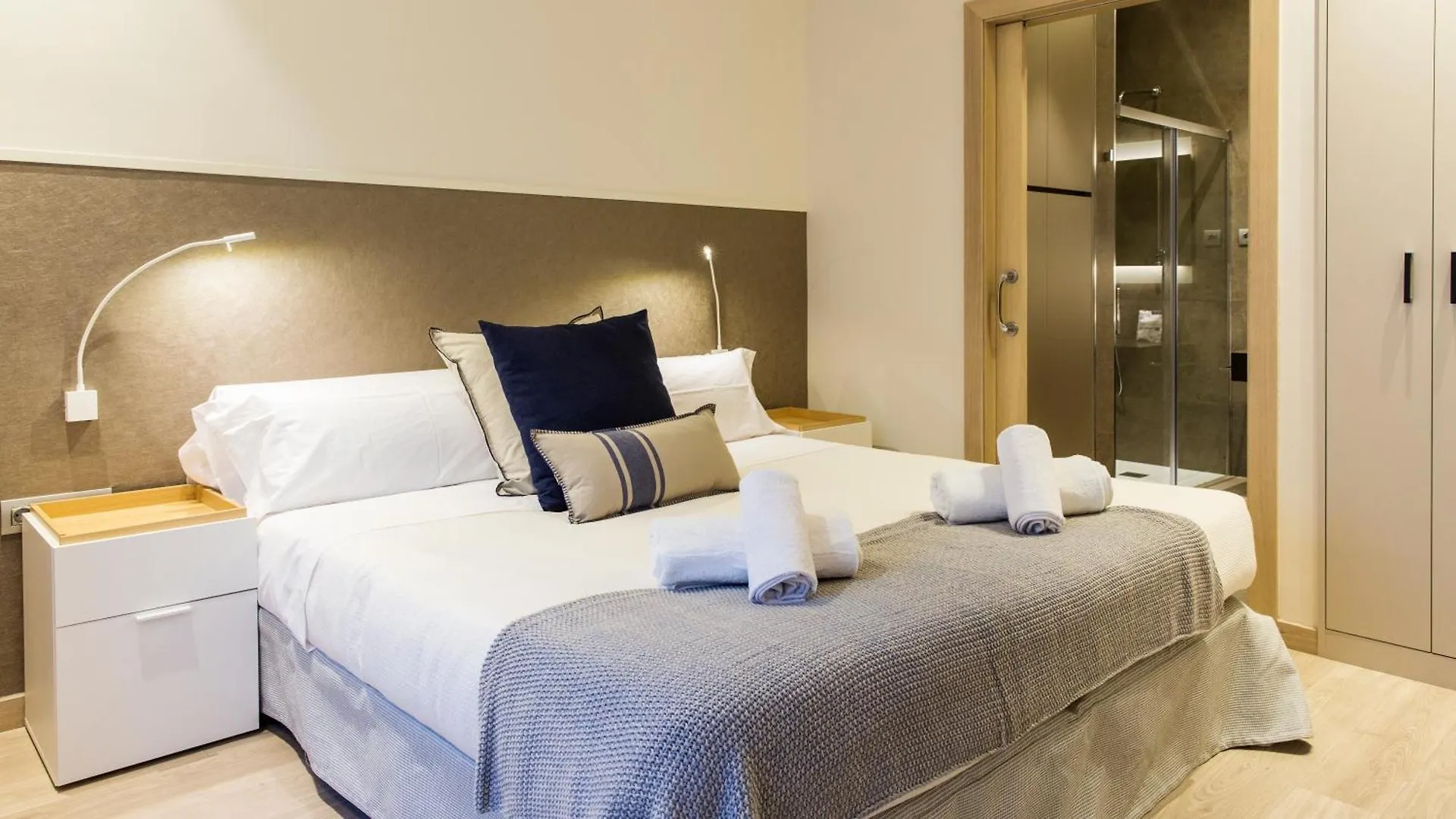 Fisa Rentals Ramblas Apartments Barcelona Spanyolország
