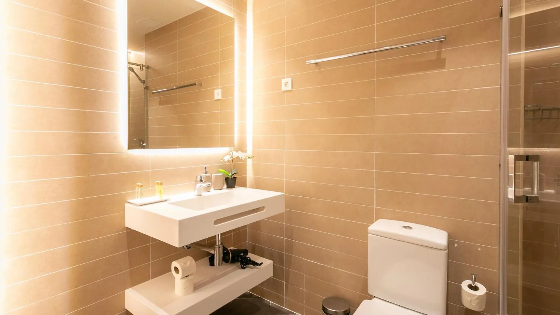 Fisa Rentals Ramblas Apartments Barcelona