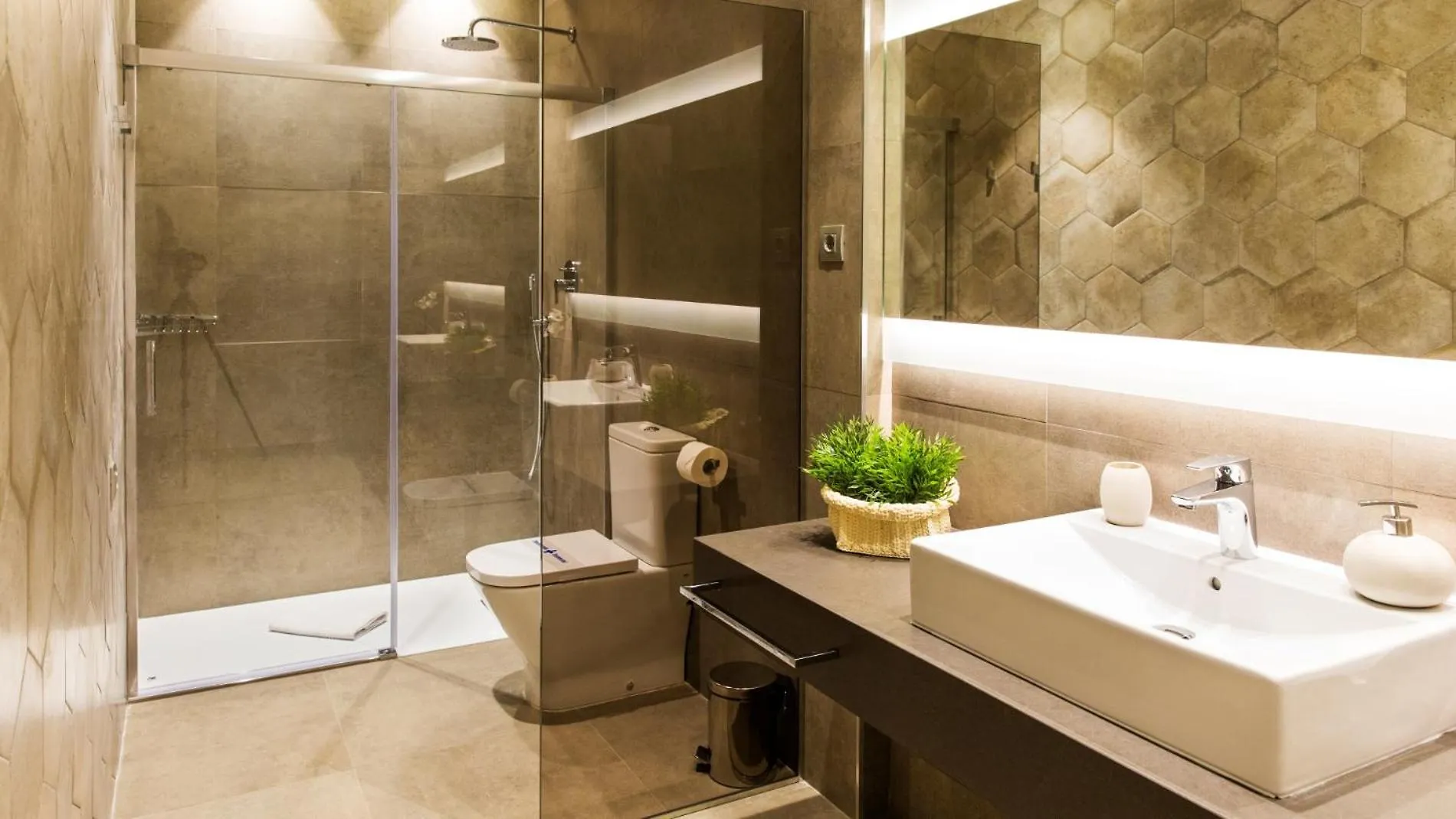Fisa Rentals Ramblas Apartments Barcelona