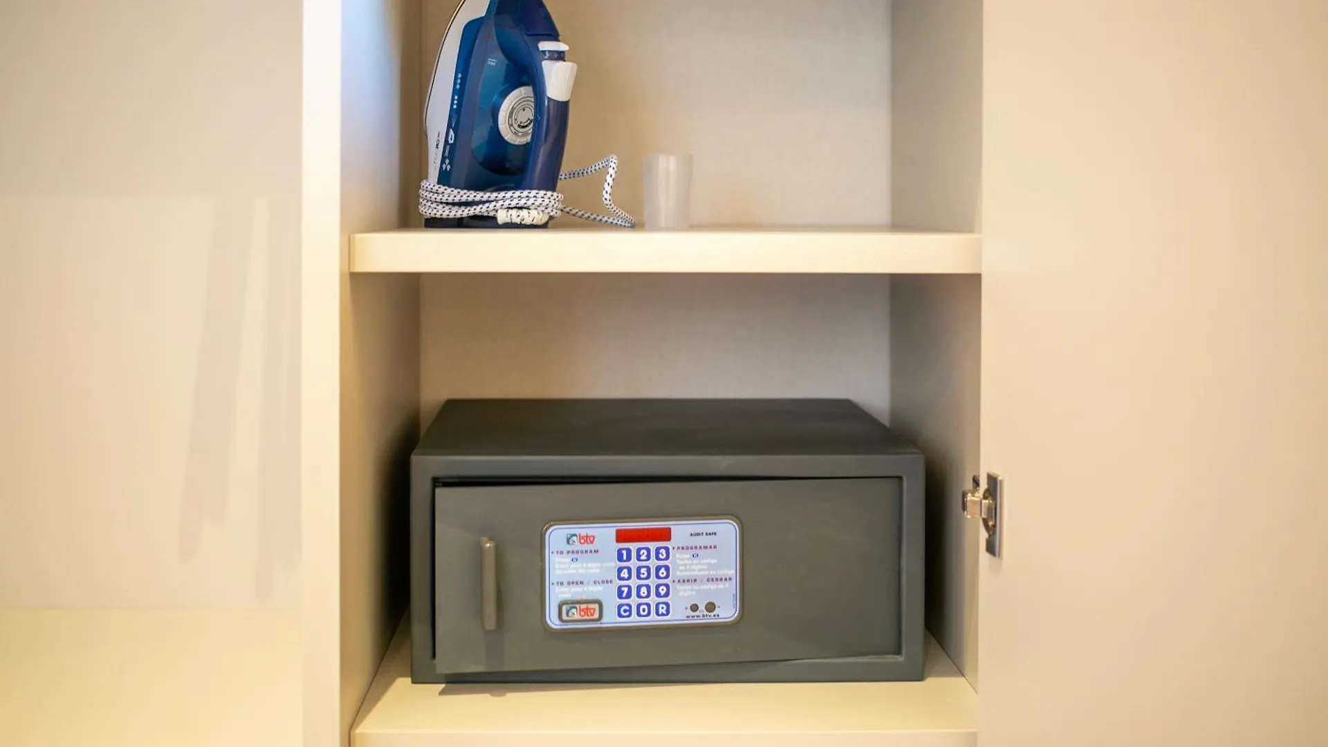 Fisa Rentals Ramblas Apartments Barcelona 0*,  Spain