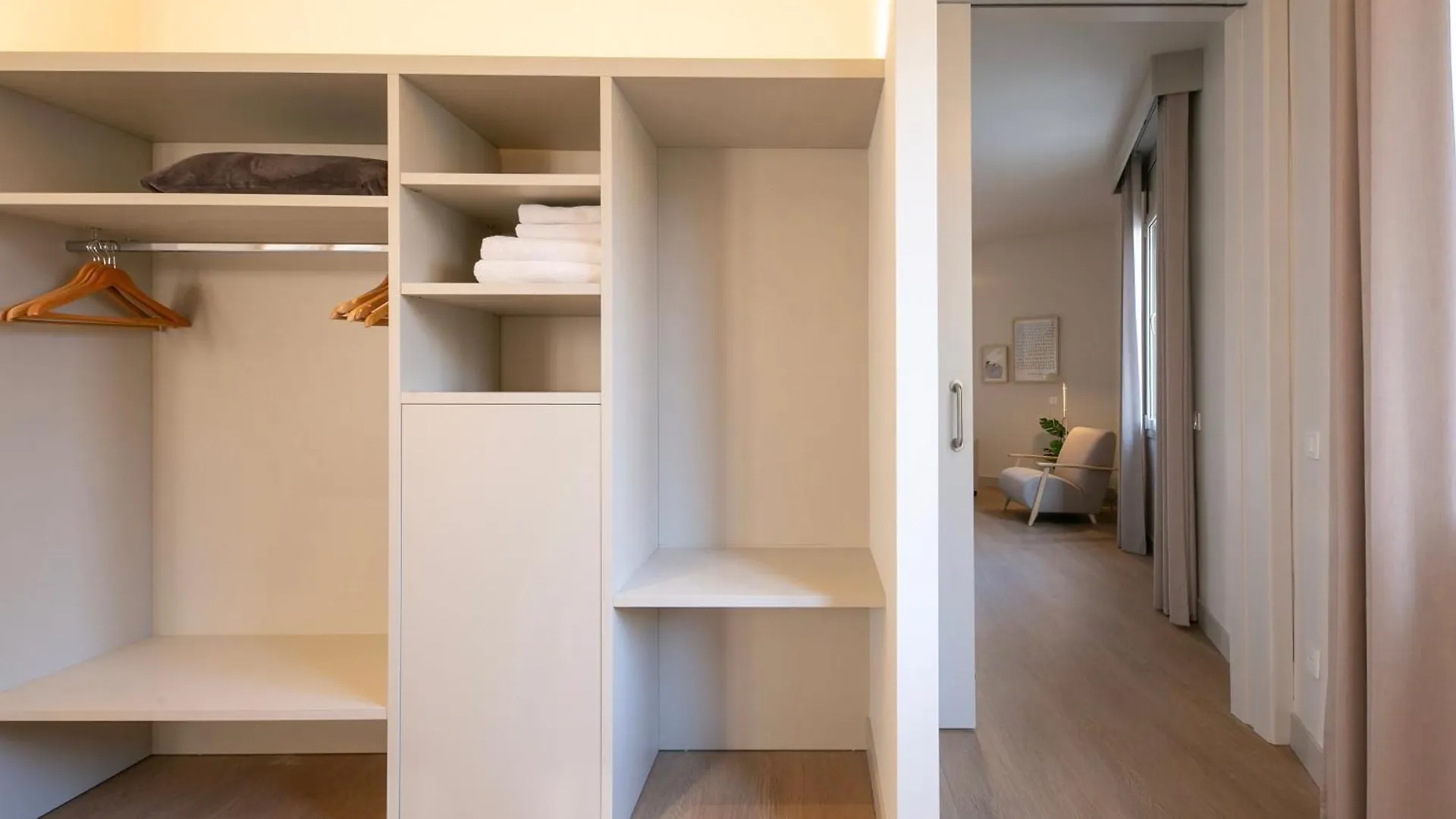 Fisa Rentals Ramblas Apartments Barcelona
