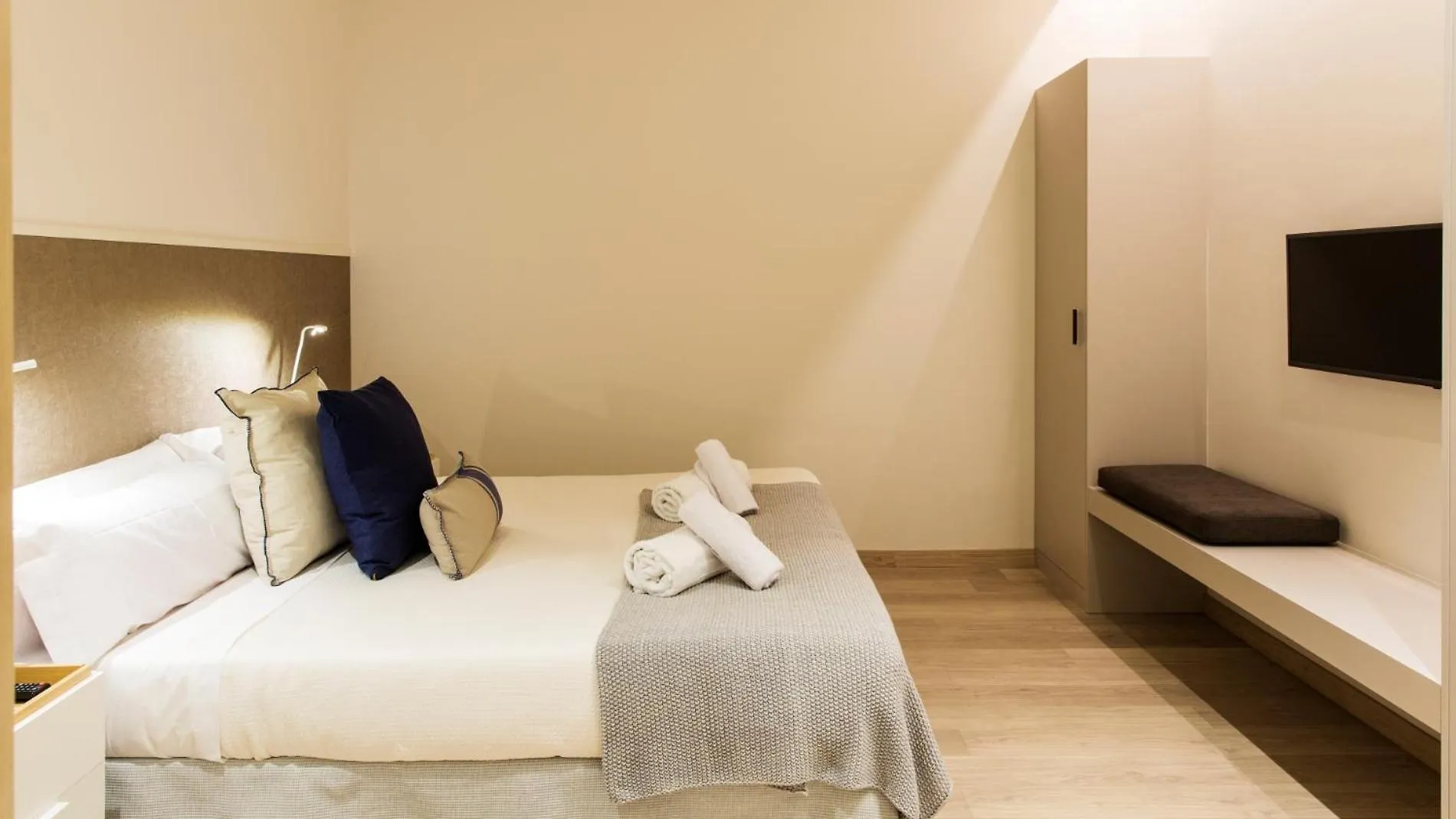 Fisa Rentals Ramblas Apartments Barcellona Spagna